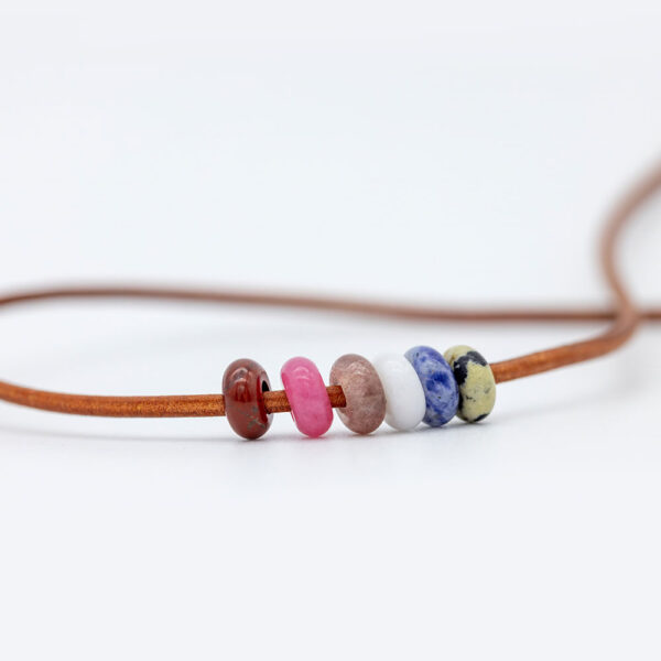 Collar de cuero claro con piedra natural - Image 3